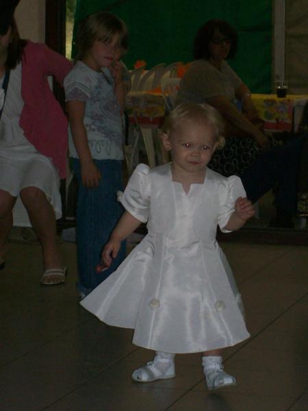 ma fille dans sa jolie robe de baptème 